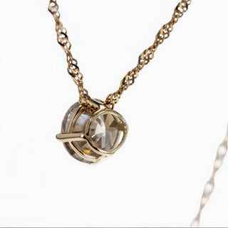 Goldene Aura – 14K Gelbgold-Halskette mit 0,92 ct Fancy Grayish Yellow Diamant im Brillantschliff