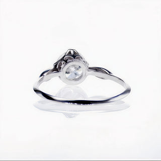 Strahlende Reinheit – 18K Weißgold-Ring mit 0,91 ct Diamant im Brillantschliff