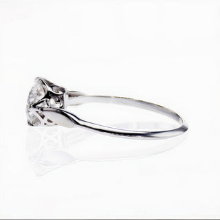 Strahlende Reinheit – 18K Weißgold-Ring mit 0,91 ct Diamant im Brillantschliff