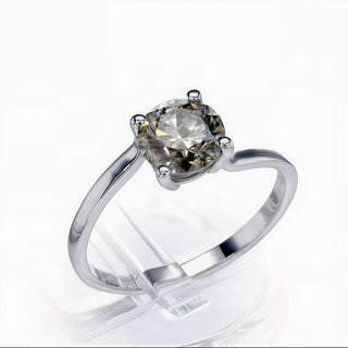 Eleganz der Farben – 14K Weißgold-Ring mit 1,32 ct Fancy-Diamant